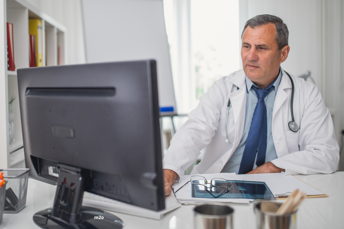 Leia mais sobre o artigo Teleconsulta ou segunda opinião médica: qual vale mais a pena para o médico?